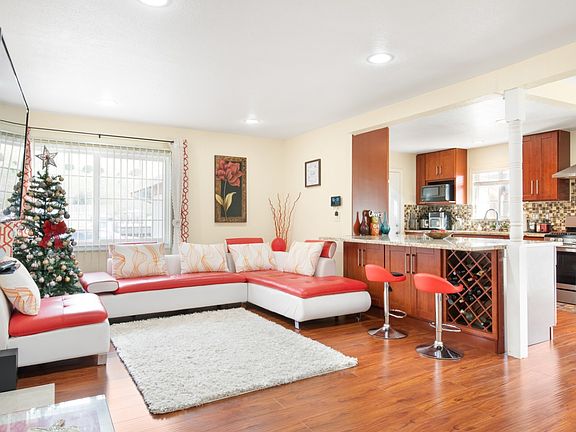 3rd image of 32283 Amelia Ave