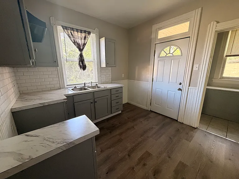 121 Machen St — Photo 10