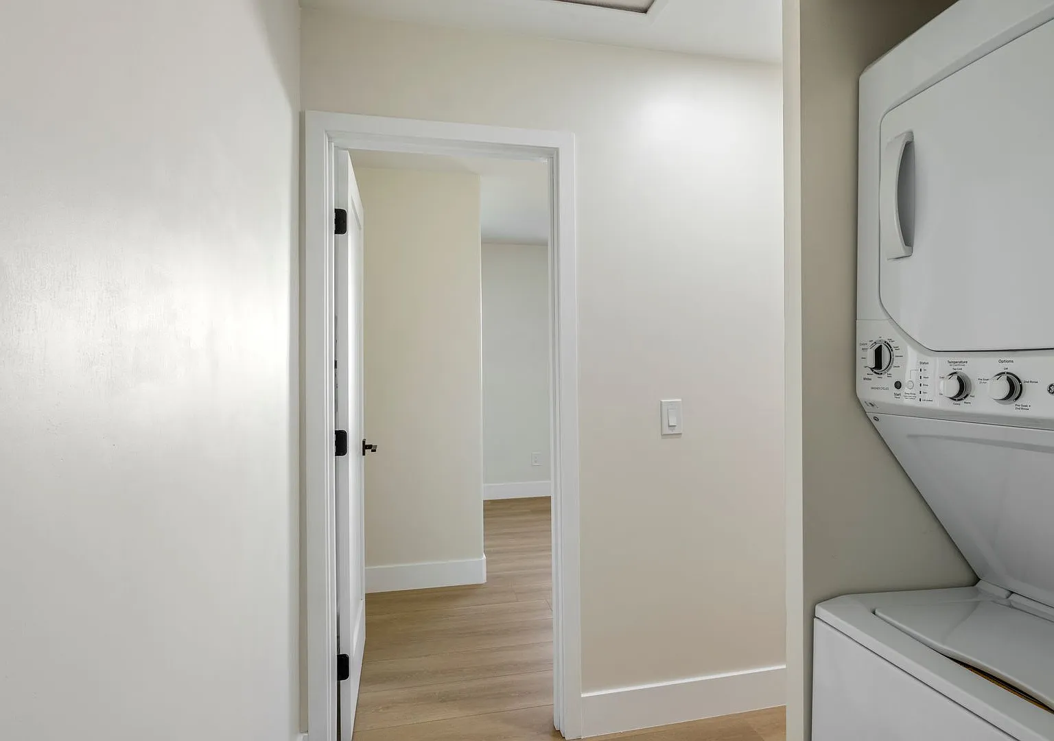 GS - 3129 Emerson — Photo 4