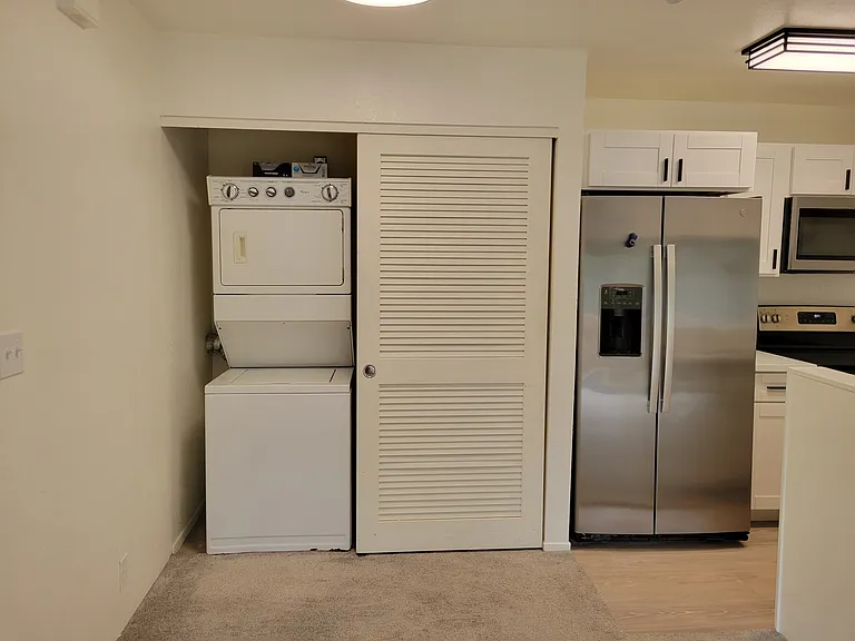 393 Mananai Pl #R — Photo 10