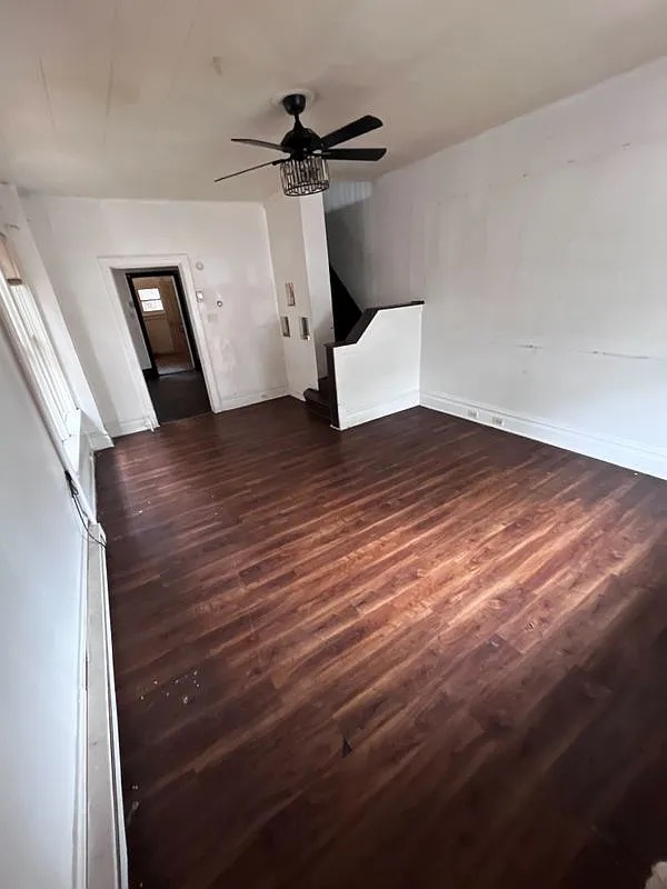 3 bed, 1.0 bath, 1274 sqft, $1,400 — Photo 2