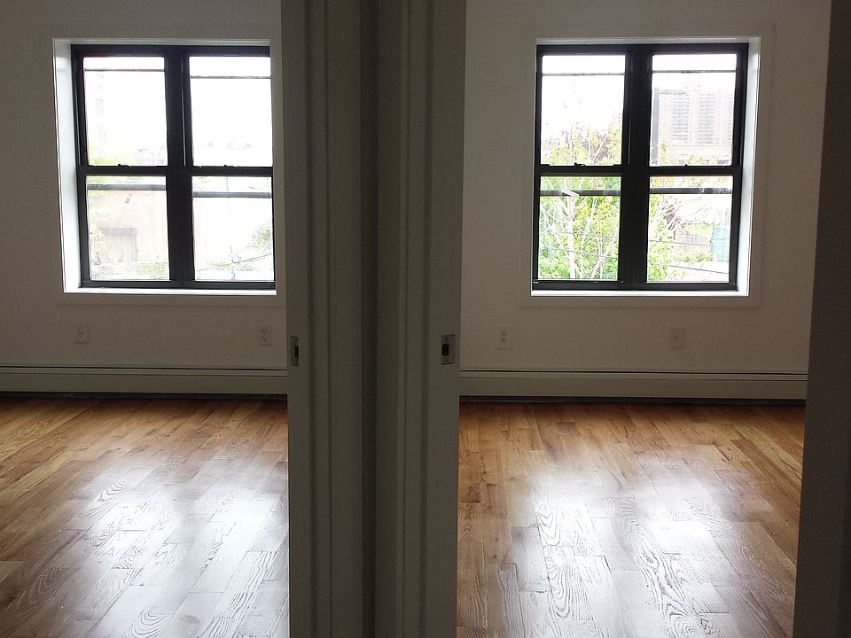 2nd image of 15 Columbus Pl #03