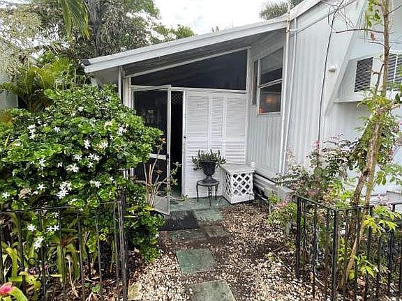 2nd image of 2581 Oleander St #2