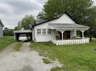 803 E 3rd St, Cushing, OK 74023