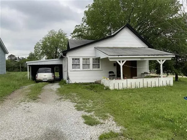 803 E 3rd St, Cushing, OK 74023