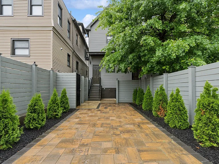 350 Arlington Ave — Photo 11