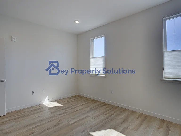 2475 Victoria Ave #304 — Photo 15