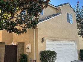 5 Del Mar, Irvine, CA