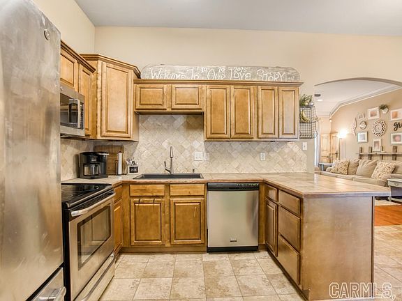 2nd image of 29 Ponds Edge Ln