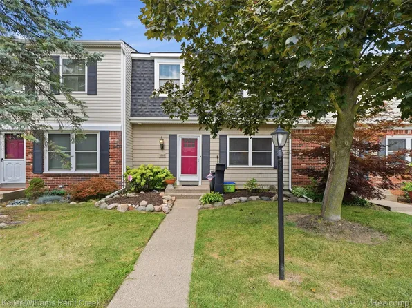 1208 Lear Ct, Rochester, MI 48307