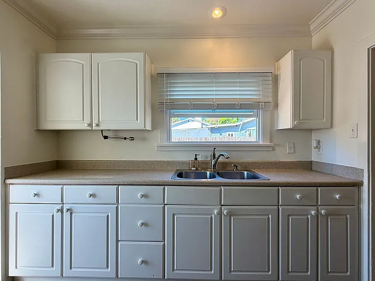 1190 Pine Ave — Photo 12