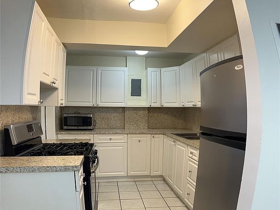 5th image of 19329 NW 47th Avenue