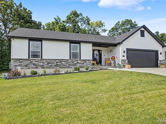 3rd image of 343 Birchwood Dr