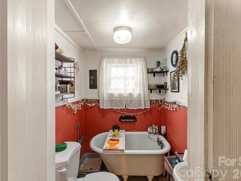 16 Sycamore St — Photo 8