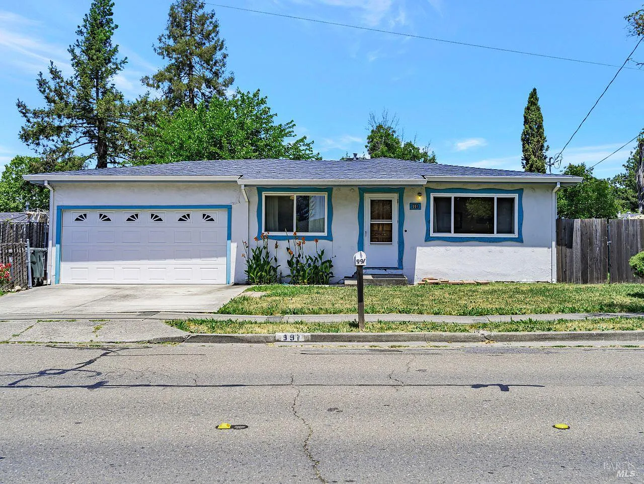 991 Russell Avenue photo 1
