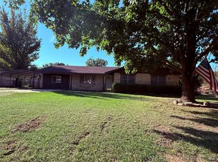 803 NW Dallas Dr, Kingston, OK 73439