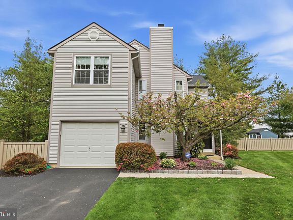 2nd image of 118 N Ascot Ct