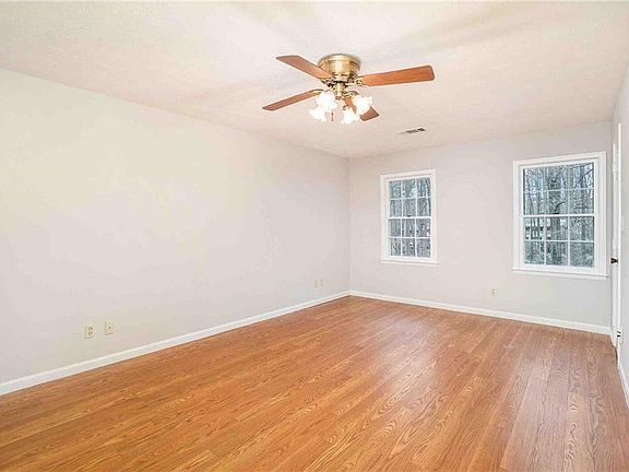 4th image of 2213 Valley Creek Cir
