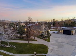 2277 W Mountainside Cir, Bluffdale, UT 84065