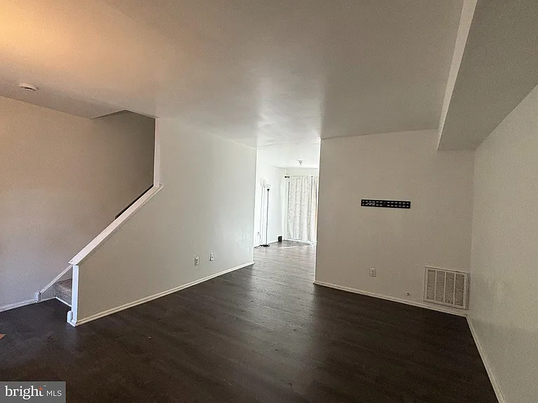 2404 Bayberry Ct — Photo 6