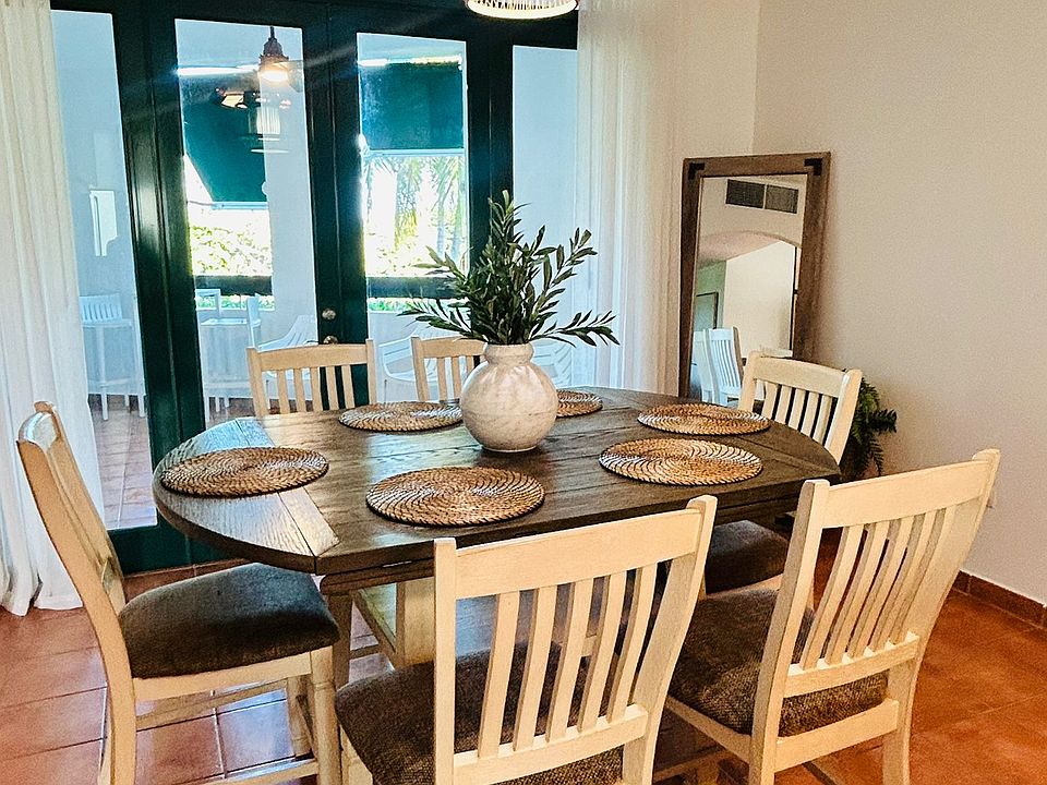 Dining area for six.