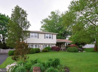 1034 Twin Silo Ln, Huntingdon Valley, PA 19006