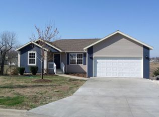 1126 Elm Ct, Webb City, MO 64870