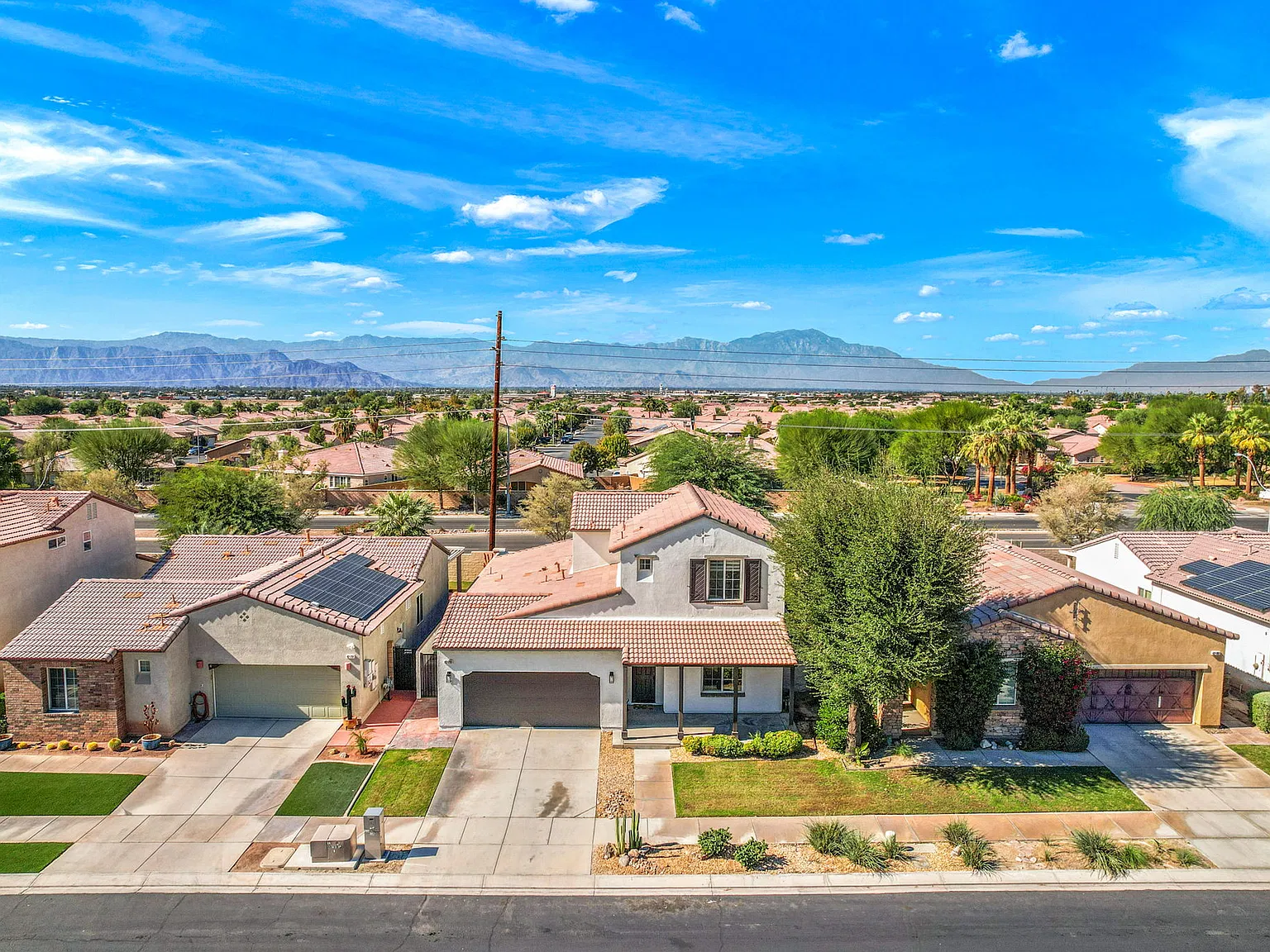 4 bed, 2338 sqft, $4,000 — Photo 3