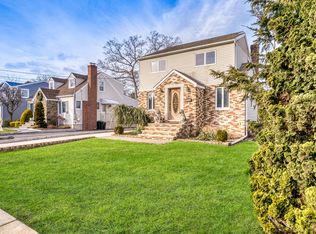 250 Oak St, Bellmore, NY 11710