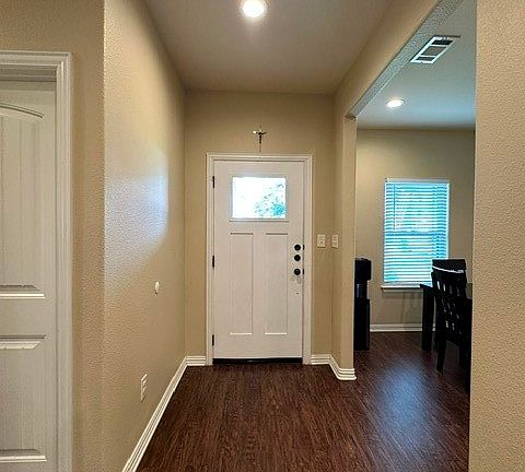 4th image of 211 Hilre Dr