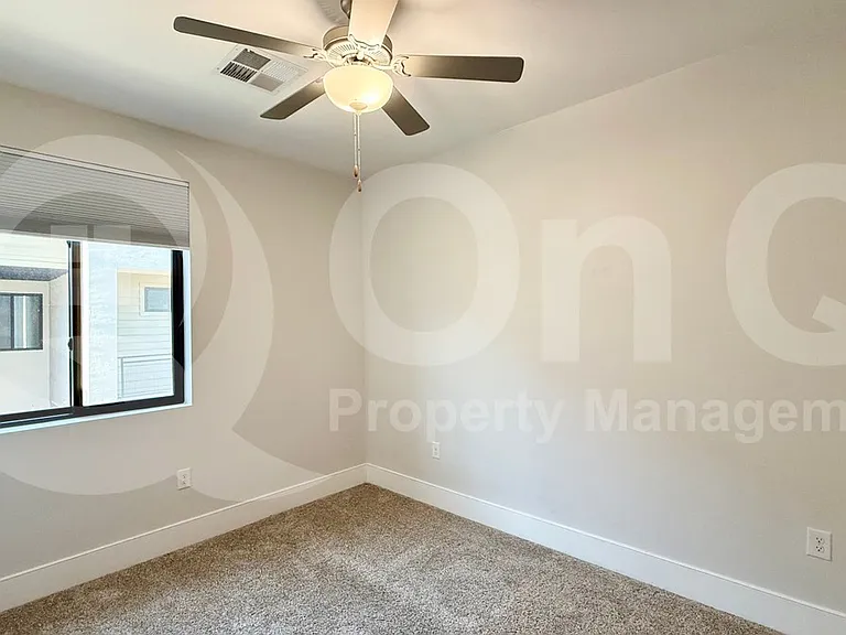 165 E Hearne Way — Photo 8