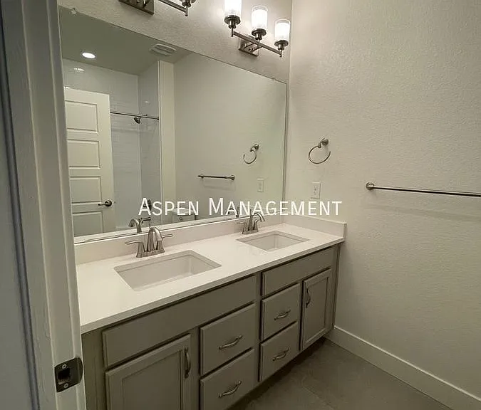 2215 Village Green Way — Photo 10