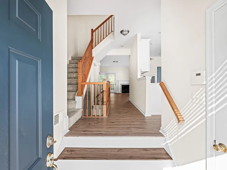 2902 Jessica Ct — Photo 3