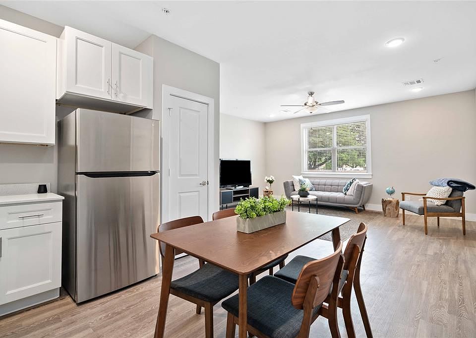 1st image of 1620 Oaktree Dr #2103