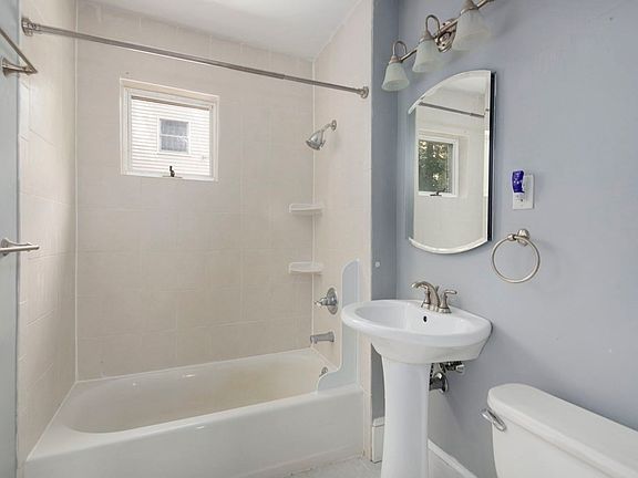 5th image of 725 Watertown St #1