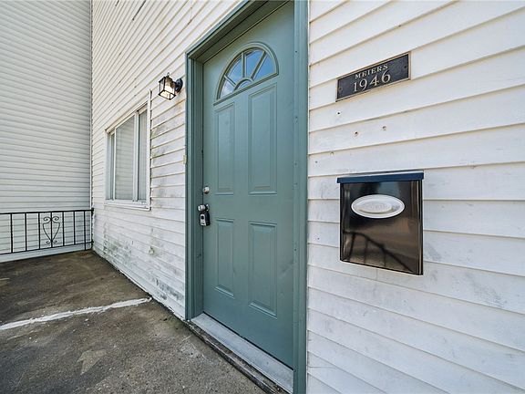 3rd image of 1946 Arlington Ave