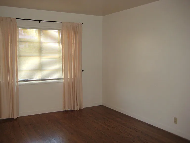 3007 Hampshire Dr — Photo 6