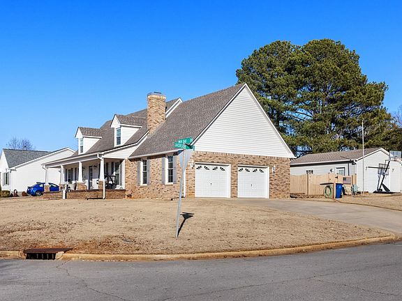 3rd image of 302 Twin Oak Dr