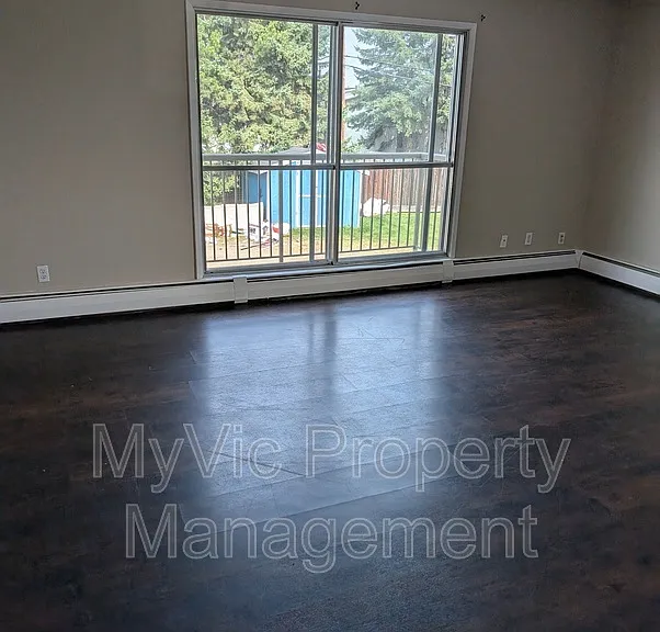 5016 51st Ave — Photo 2