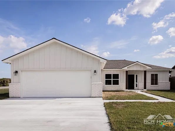 301 Turkey Ln, Victoria, TX 77905