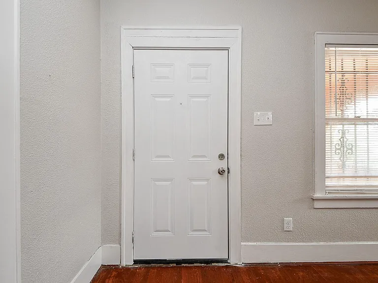 5049 Jefferson St #B — Photo 8