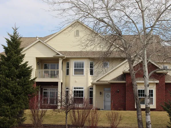595 Grandview Ct, Pewaukee, WI 53072