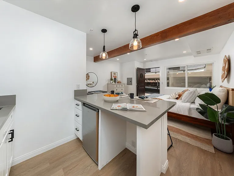 427 W Montecito St — Photo 49