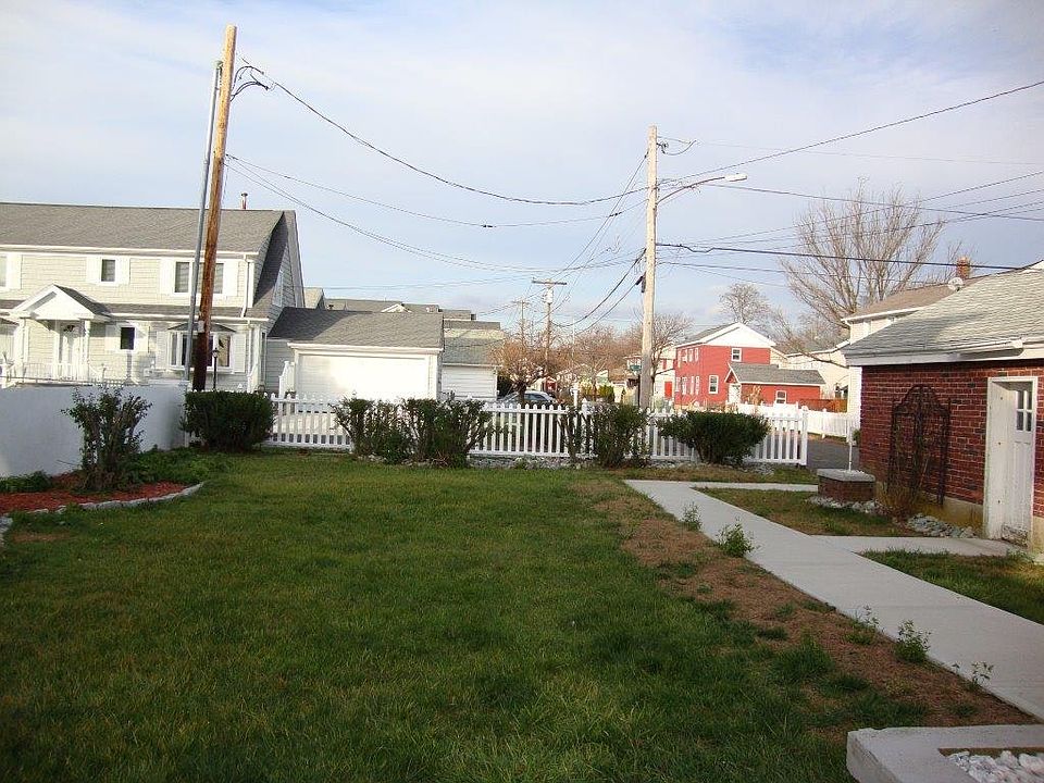 2nd image of 5 Point Beach Dr