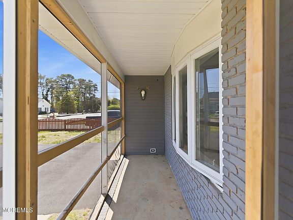 5th image of 1546 Dee Road