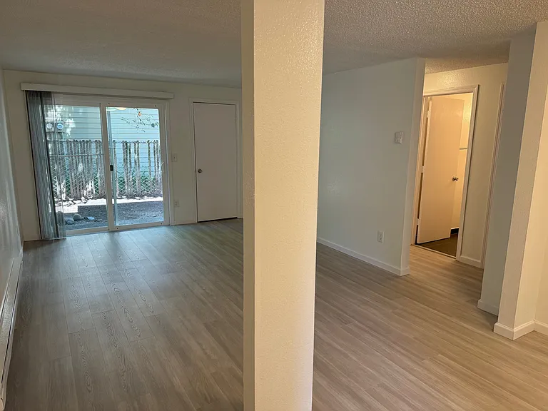 Emerald Park Apartments — Photo 22