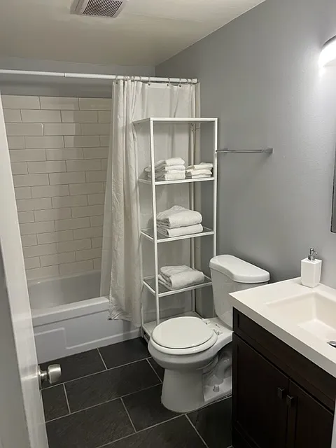 2 bed, 950 sqft, $1,575 — Photo 3