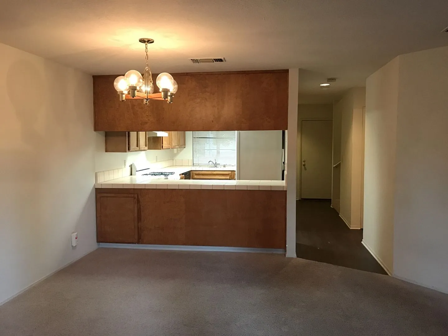 2 Bedroom 1.5 Bath Home in South Davis — Photo 2