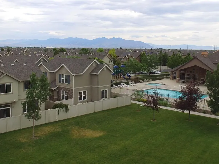 1077 N Kettering Dr — Photo 7