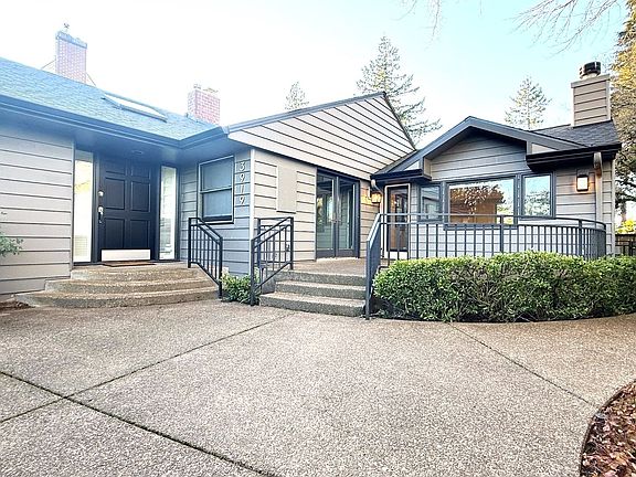 2nd image of 3919 SW Mount Adams Dr